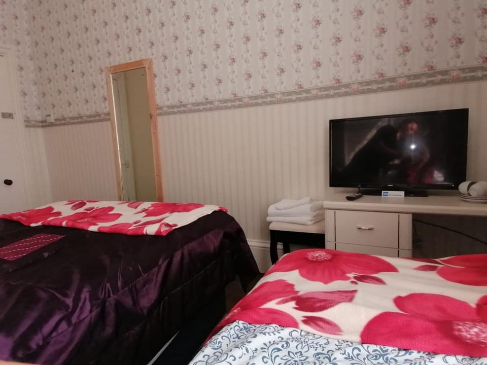 Communal lounge/ TV room, TV and multimedia, Bedroom