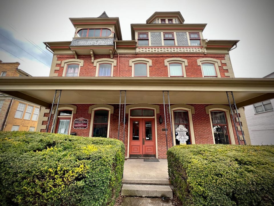 Property building, Facade/entrance