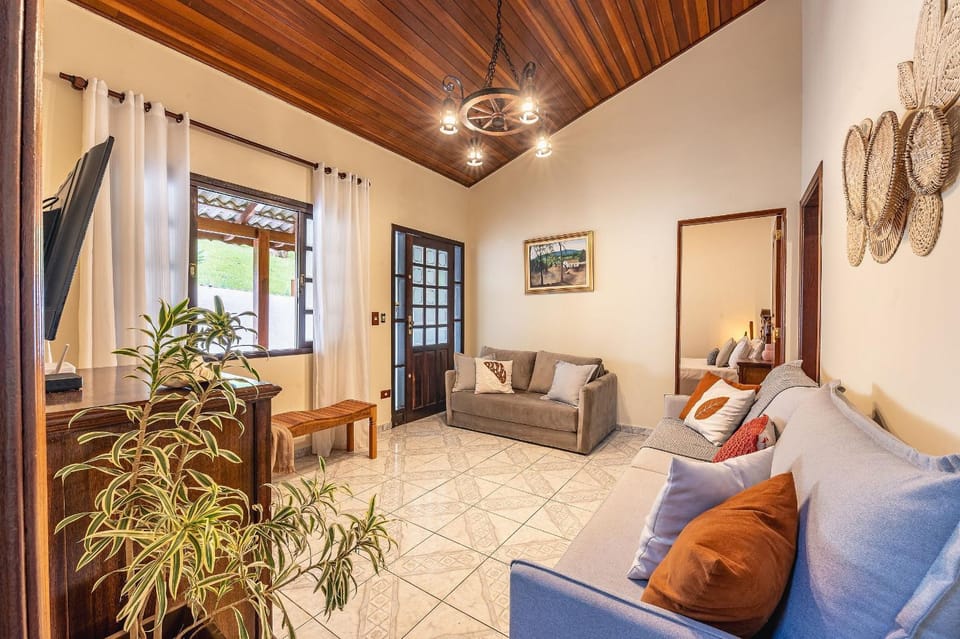Refúgio e diversão para FAMÍLIAS a 60 min de SP - Piscina, Churrasqueira, wifi 300Mbps - PETFRIENDLY House in Atibaia