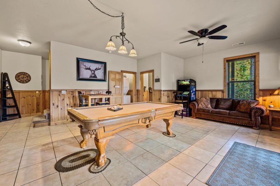 Billiard, Game Room, TV and multimedia, Seating area