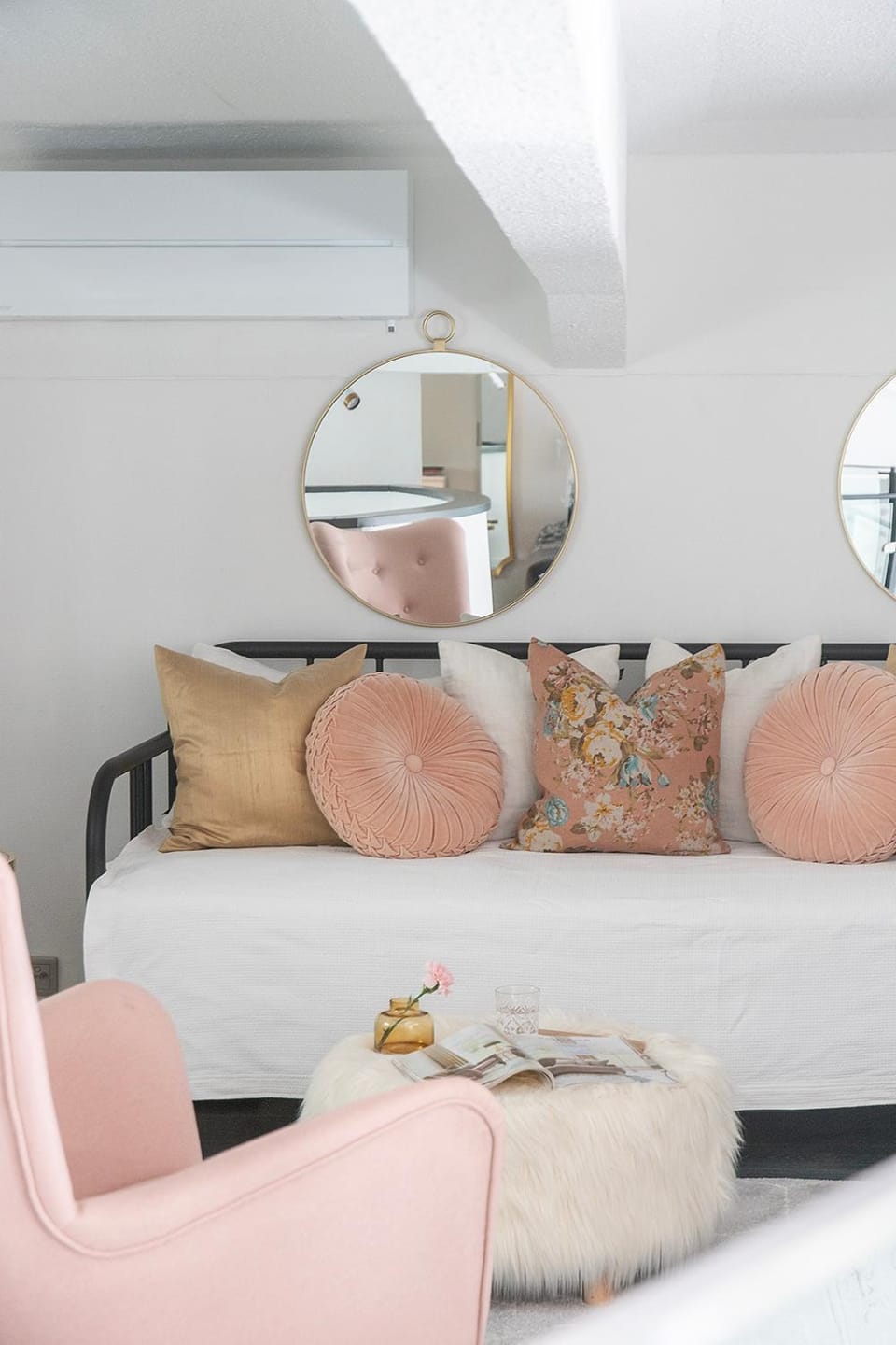 Bed, Seating area, Bedroom