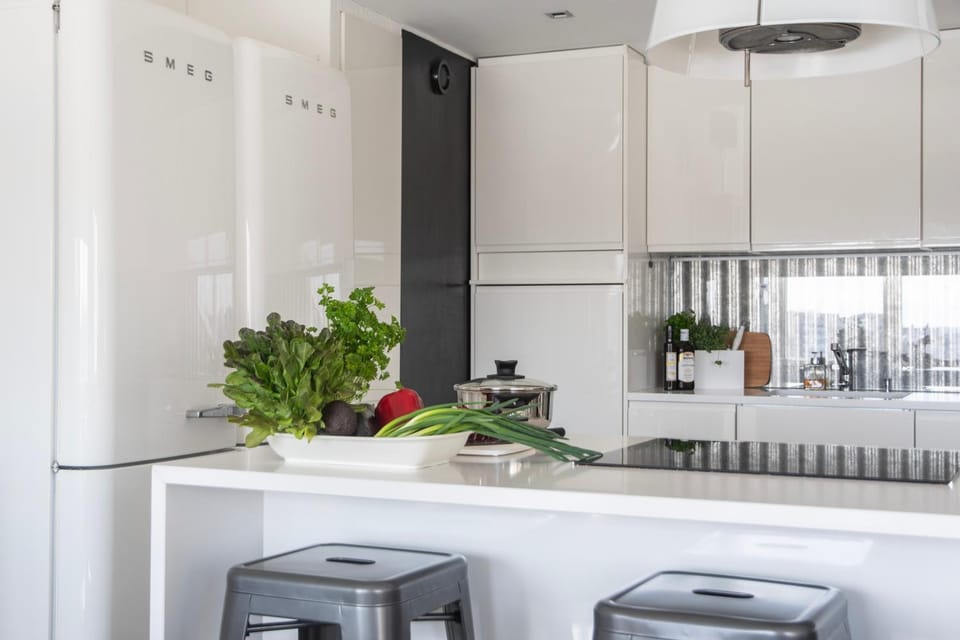 Coffee/tea facilities, Kitchen or kitchenette, dishwasher, microwave, oven, stove, toaster, kitchen