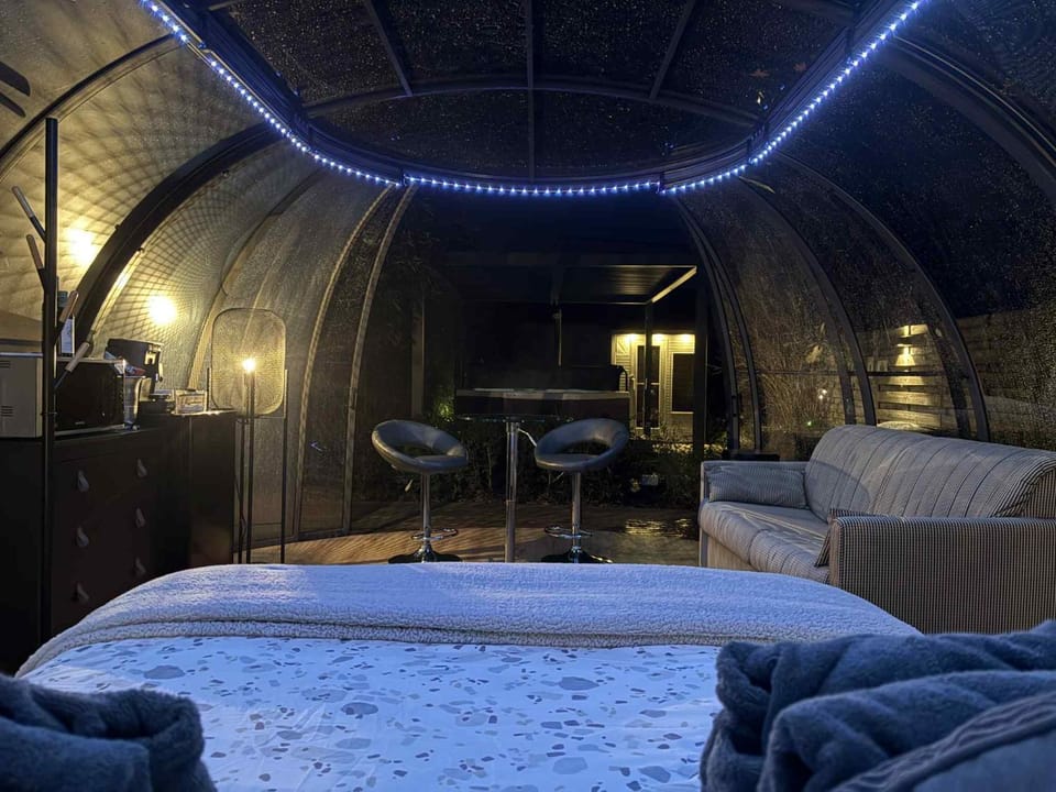 Dôme du puits avec jacuzzi et sauna privatif Bed and Breakfast in Hauts-de-France