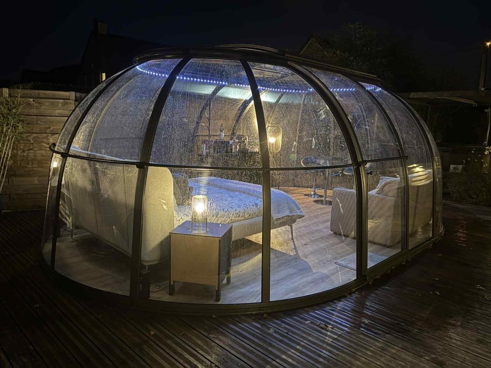 Dôme du puits avec jacuzzi et sauna privatif Bed and Breakfast in Hauts-de-France