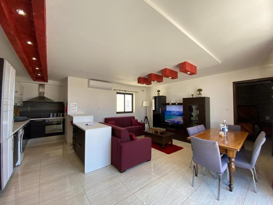 Living room, Dining area, kitchen