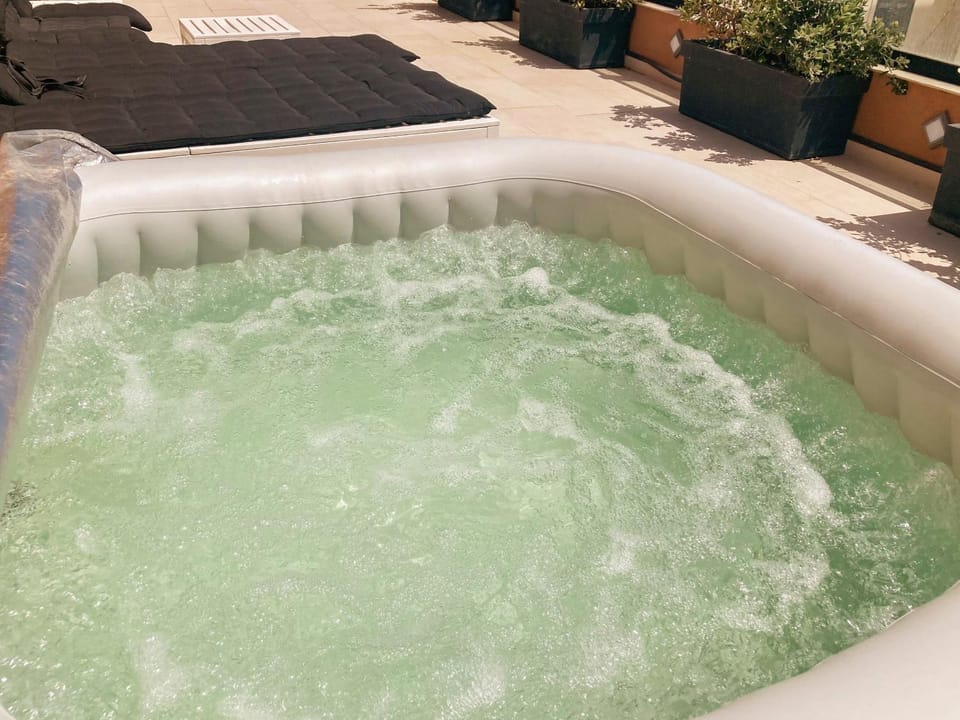 Hot Tub, Hot Tub