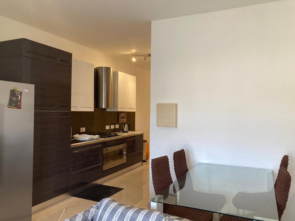 Kitchen or kitchenette, Seating area, Dining area
