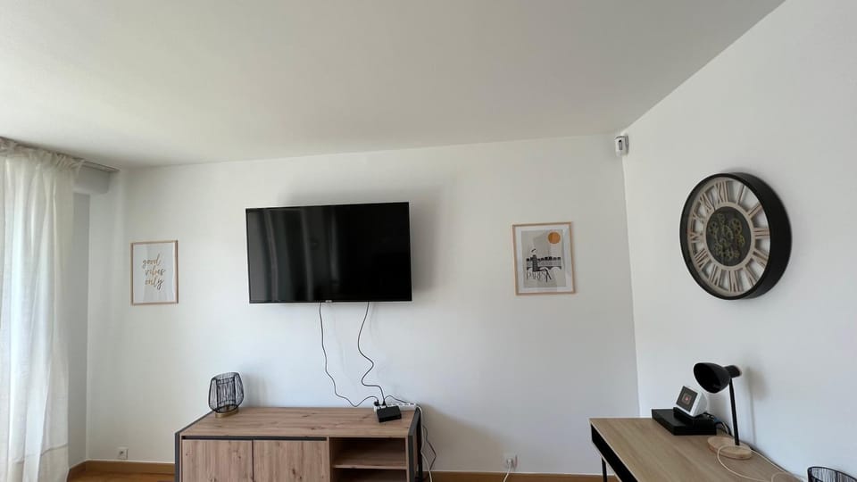Communal lounge/ TV room, TV and multimedia