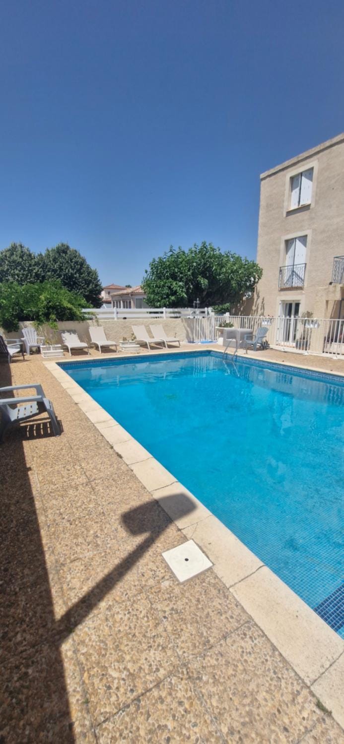 Swimming pool, sunbed