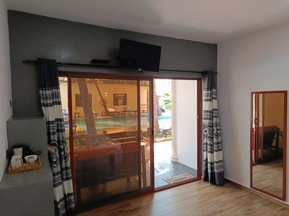 Staff, TV and multimedia, Photo of the whole room