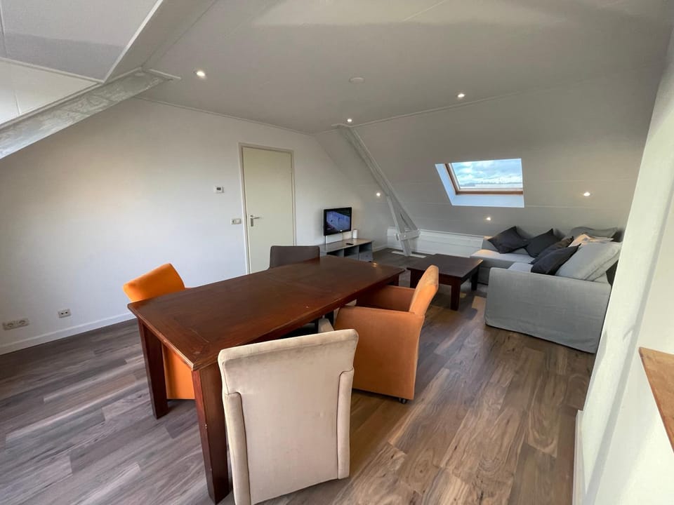 Communal lounge/ TV room, TV and multimedia, Living room, Seating area, Dining area