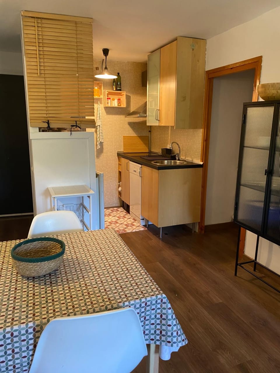 Kitchen or kitchenette, Dining area