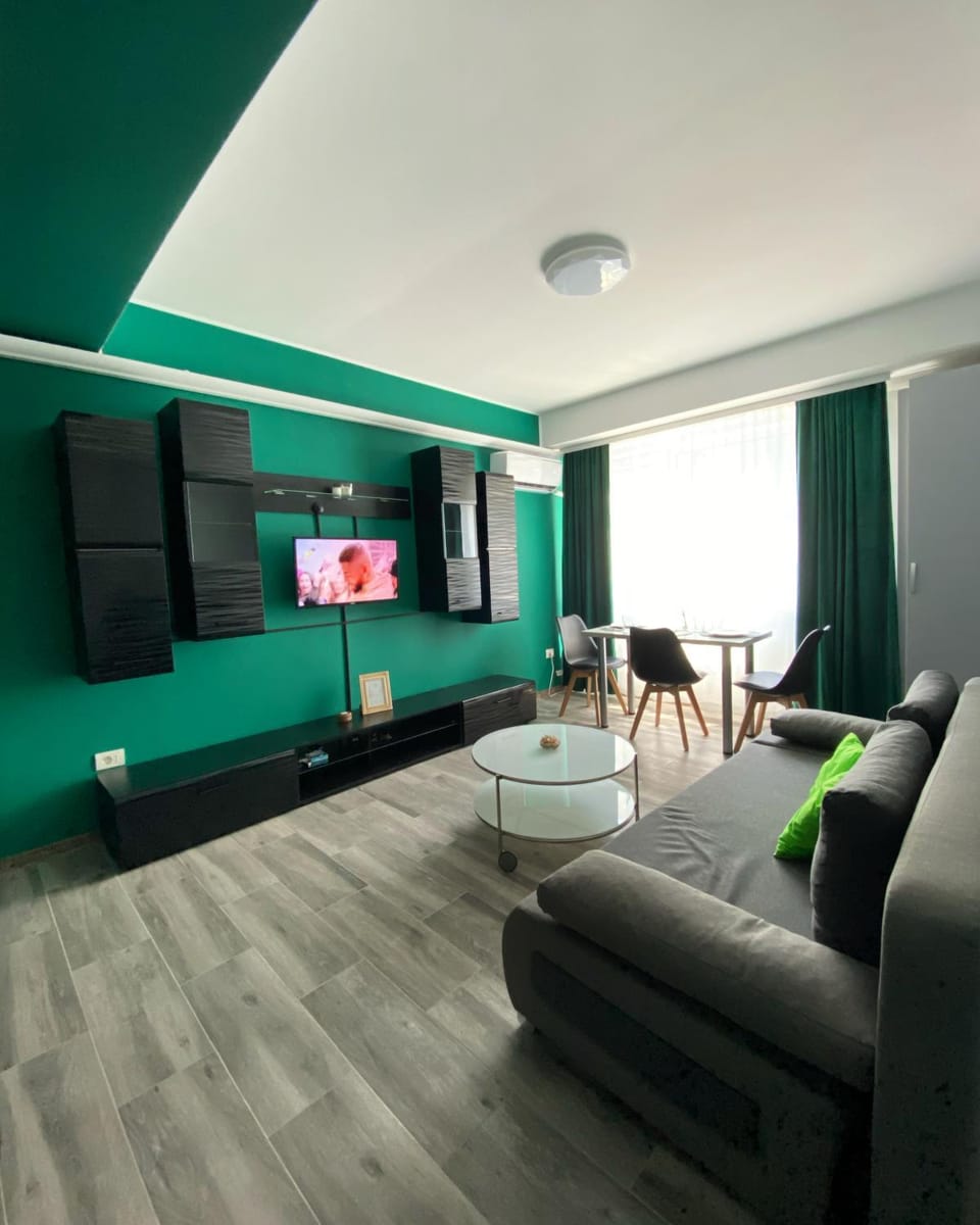 TV and multimedia, Seating area, Dining area, air conditioner