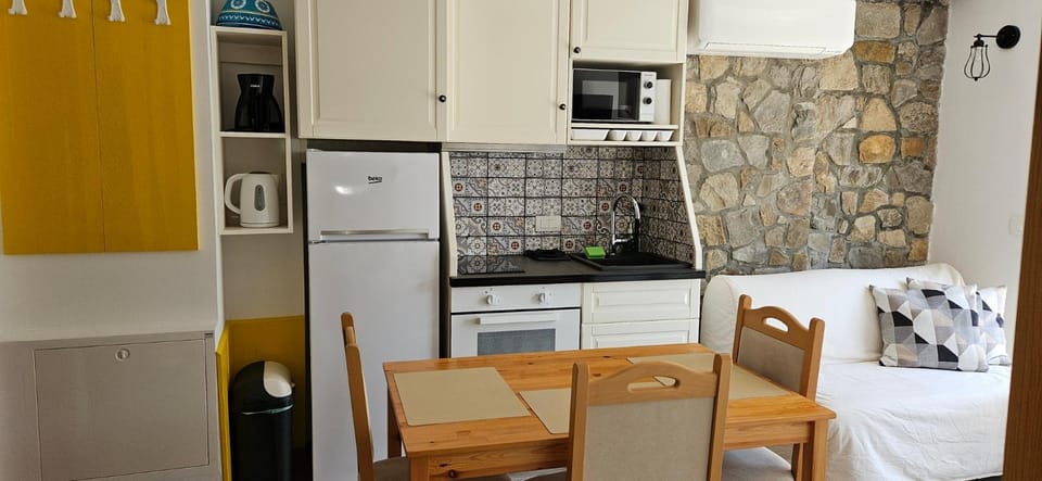 TV and multimedia, Kitchen or kitchenette, Dining area