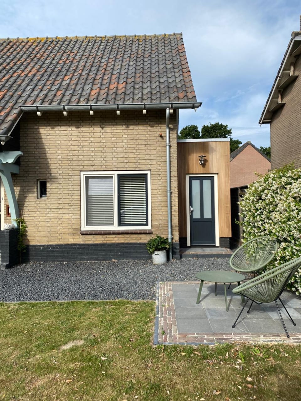 Facade/entrance, Garden