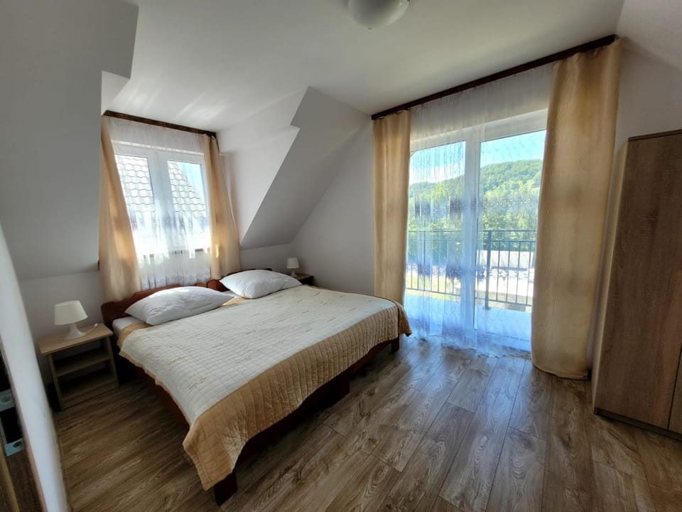 Kapio Solina Bieszczady Bóbrka 6-0-3-2-9-8-1-9-7 House in Slovakia