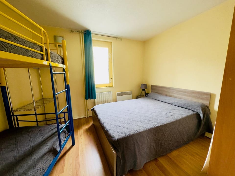 Bed, Bedroom, bunk bed, wardrobe