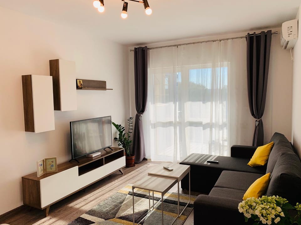 Communal lounge/ TV room, TV and multimedia, Living room