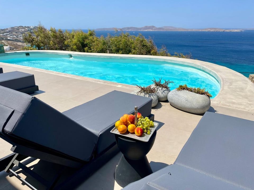 Sea view, Swimming pool, sunbed