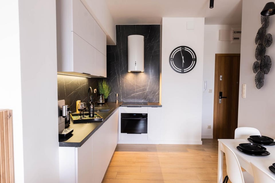 Kitchen or kitchenette, Dining area, minibar, stove