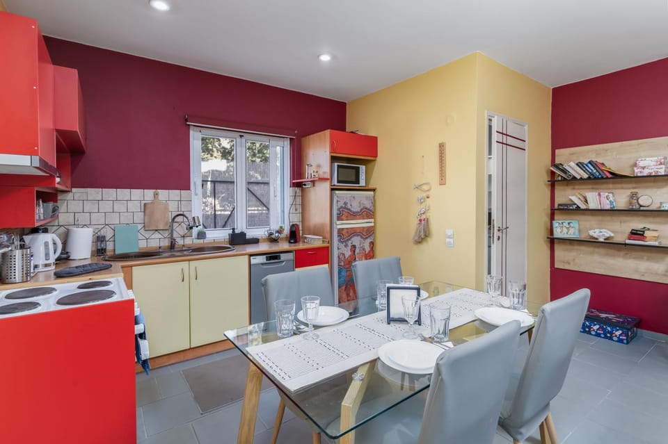 Kitchen or kitchenette, Dining area, dishwasher, oven