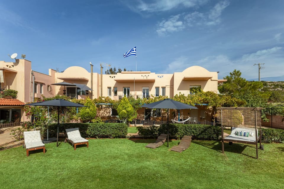 Property building, Garden, sunbed
