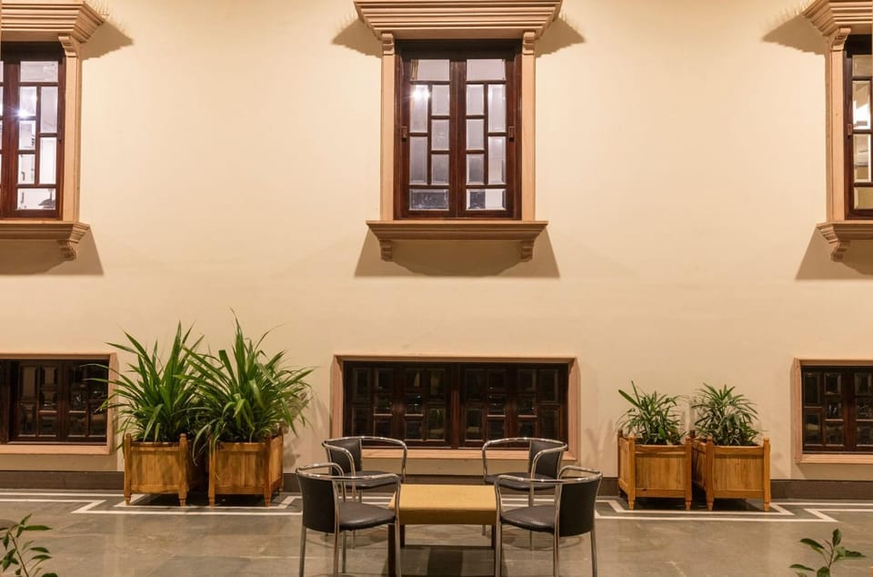 Restaurant/places to eat, Seating area