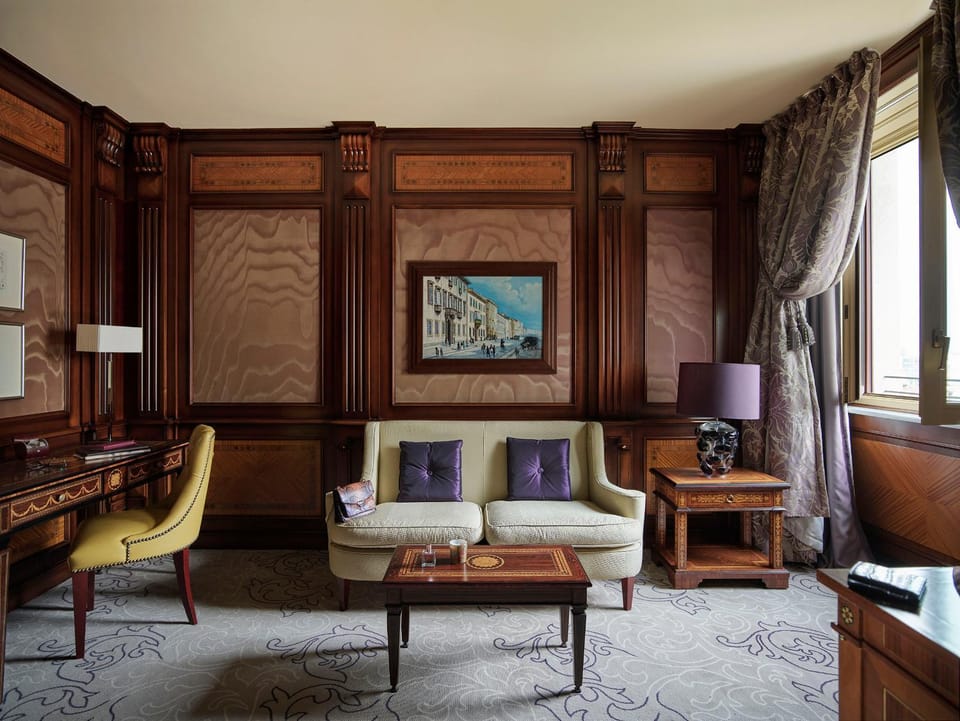 Living room, Seating area