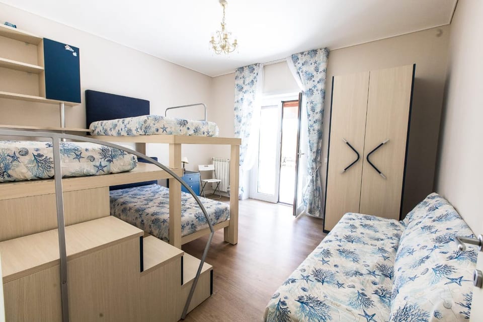 Bedroom, bunk bed, heating, locker, air conditioner