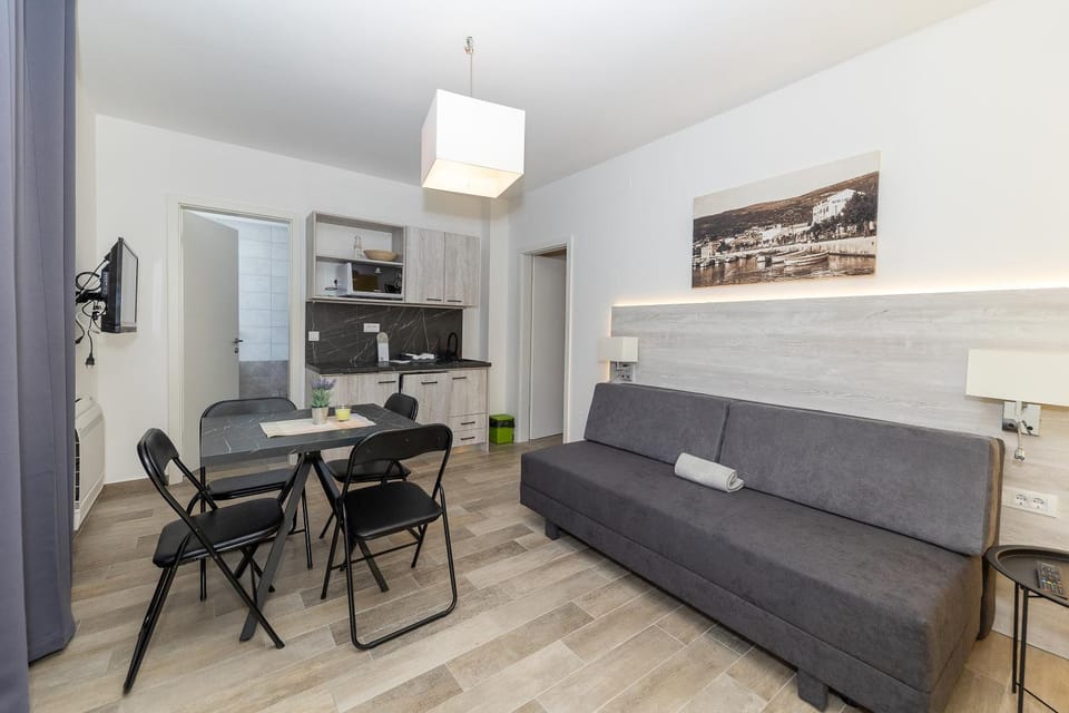 Kitchen or kitchenette, Living room, Seating area