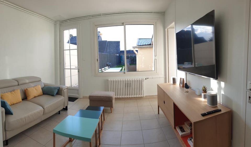 Communal lounge/ TV room, TV and multimedia, Seating area
