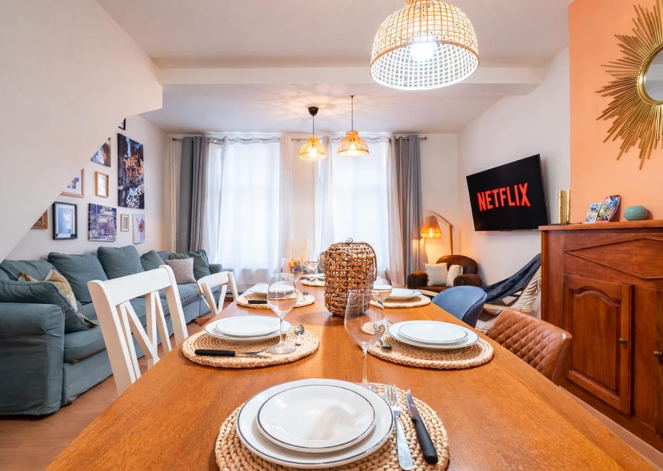 Living room, Dining area