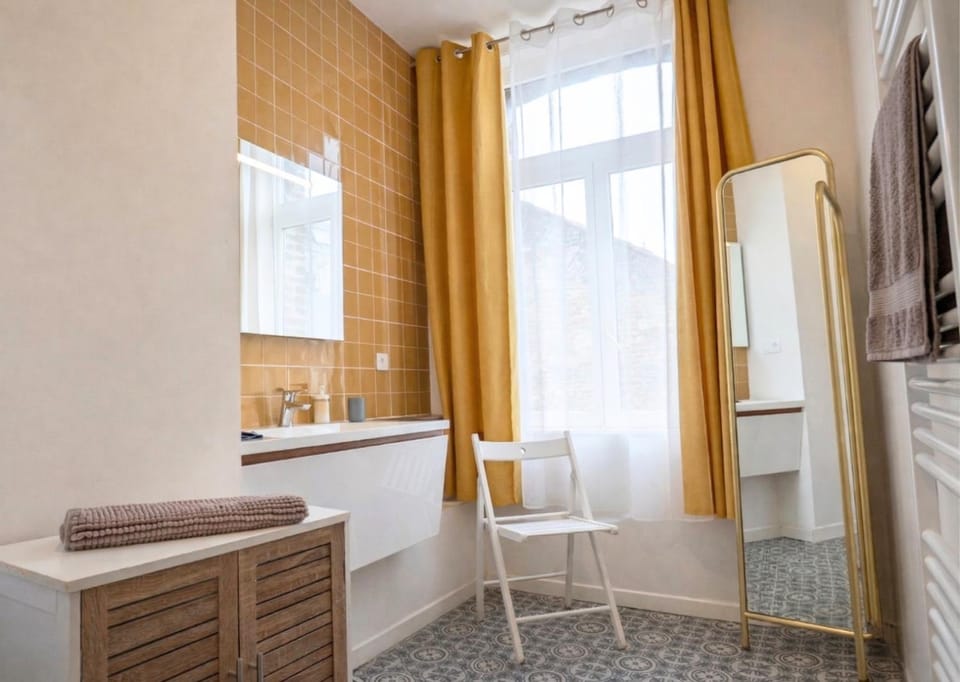 Bathroom, towels