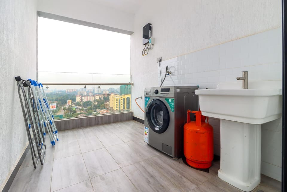 Balcony/Terrace, laundry, washing machine