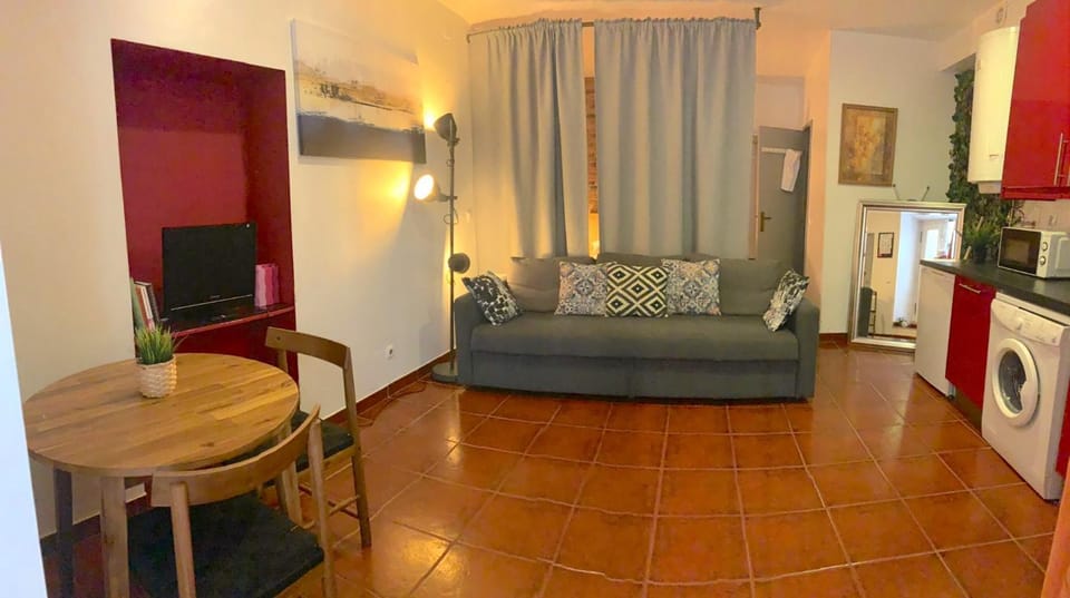 Kitchen or kitchenette, Living room, Dining area