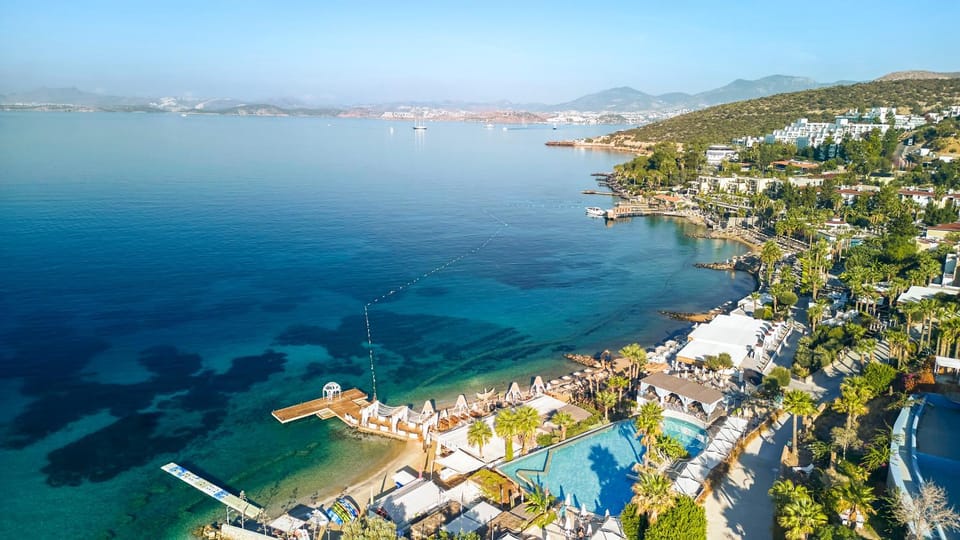 Day, Natural landscape, Bird's eye view, Beach, Mountain view, Pool view, Sea view, Swimming pool