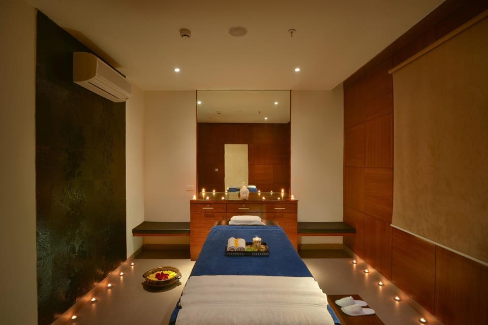 Massage, Spa and wellness centre/facilities, towels