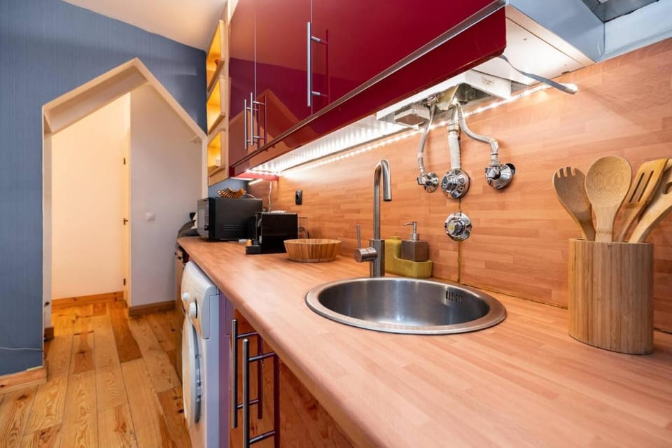 Kitchen or kitchenette