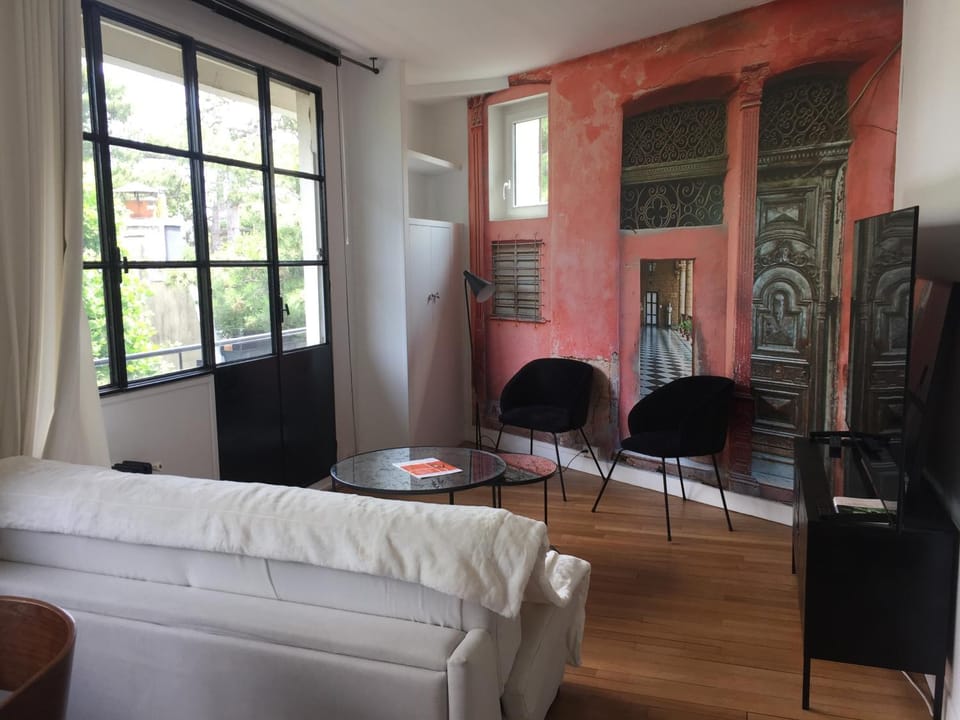 Numéro 5 Apartment in Paris