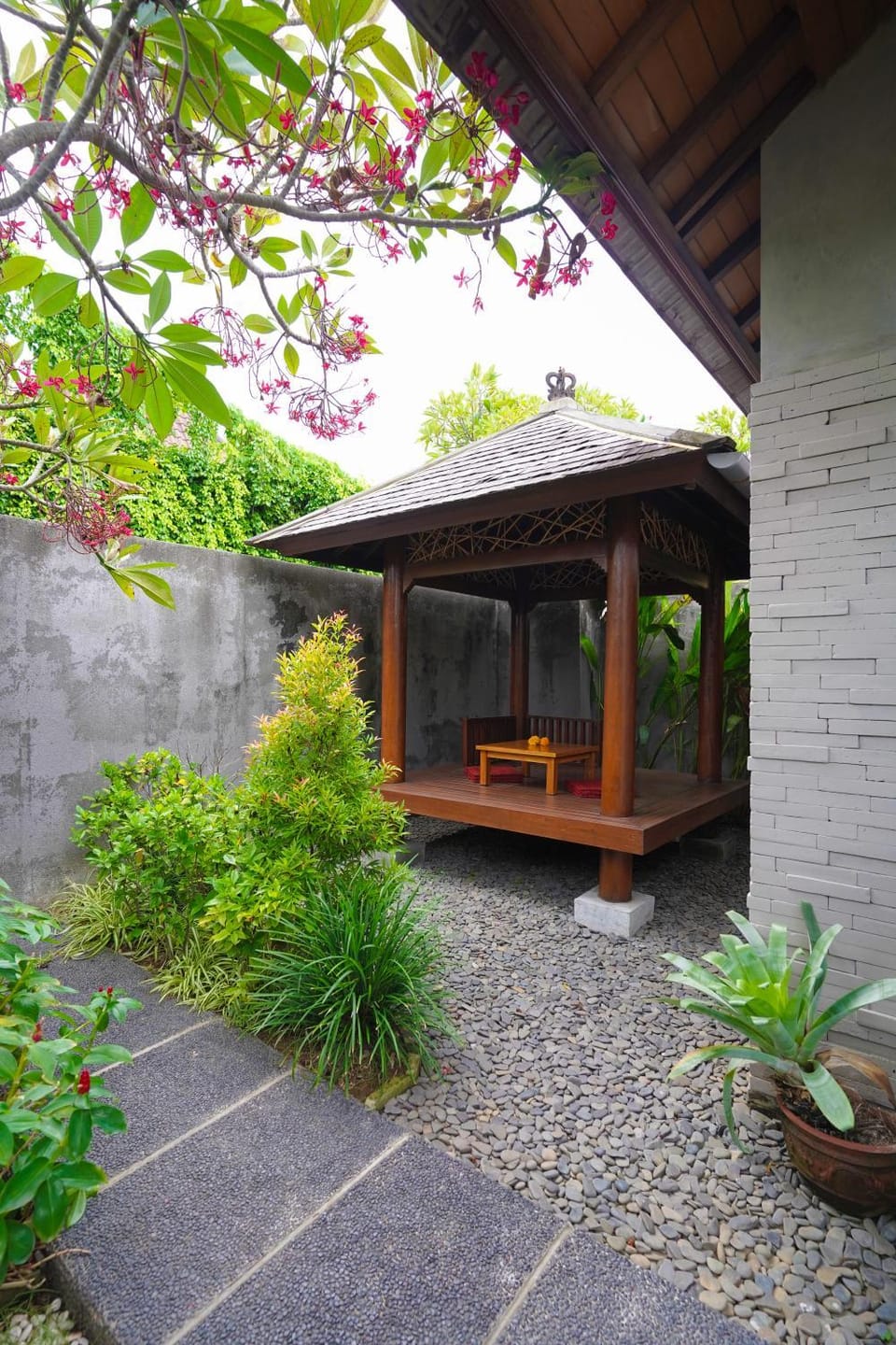Property building, Seating area