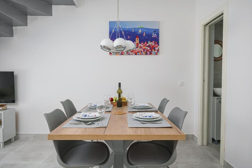 Seating area, Dining area