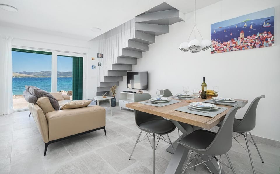 Natural landscape, Living room, Seating area, Dining area, Sea view