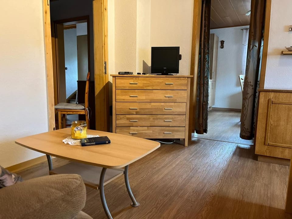 Communal lounge/ TV room, TV and multimedia, Living room
