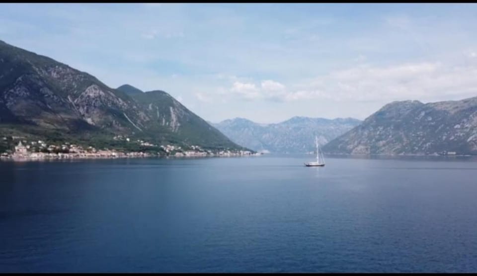 Lovely apartment Jovan 3,with a view of the bay and free Wi-Fi Apartment in Dobrota