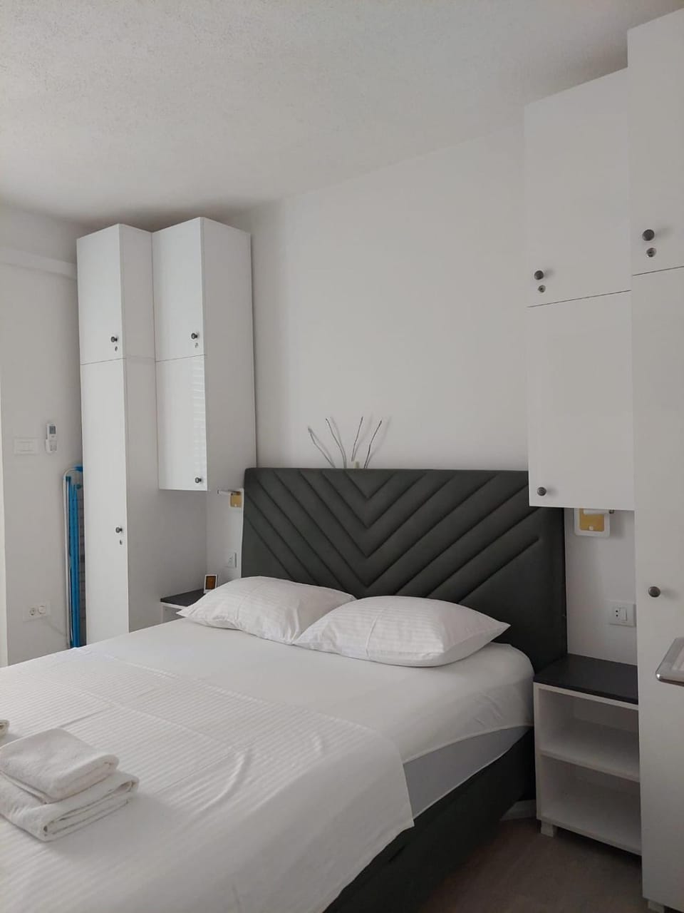 Bed, Photo of the whole room, Bedroom, wardrobe