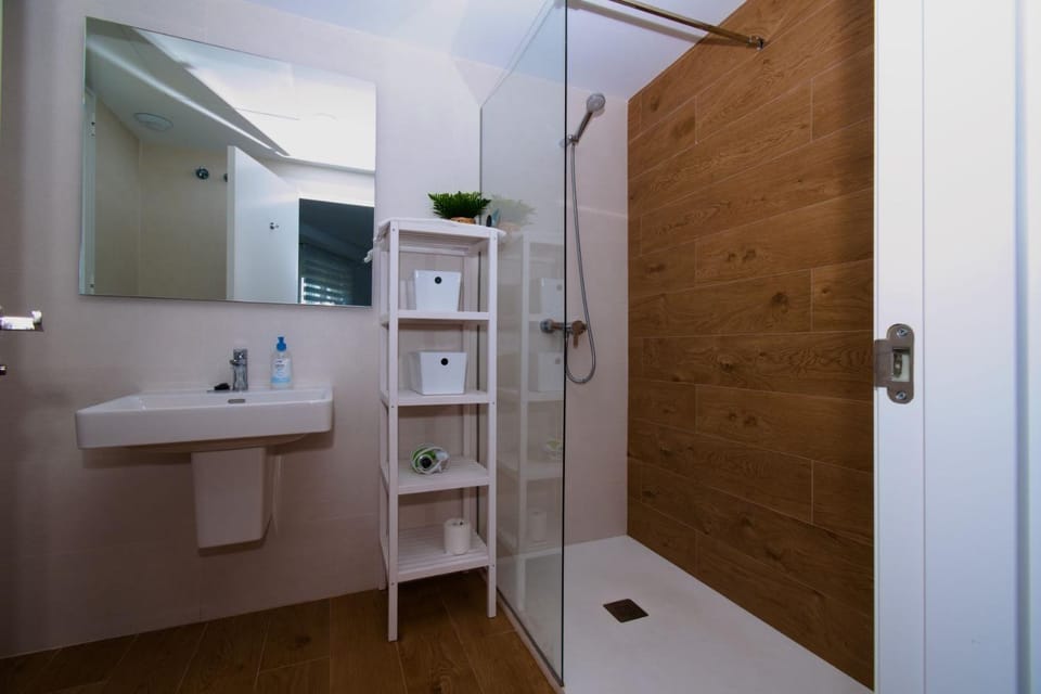 Shower, Toilet