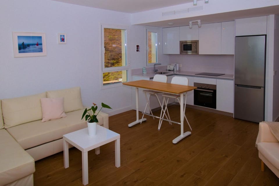 Kitchen or kitchenette, Living room, Dining area, minibar, pet friendly, stove
