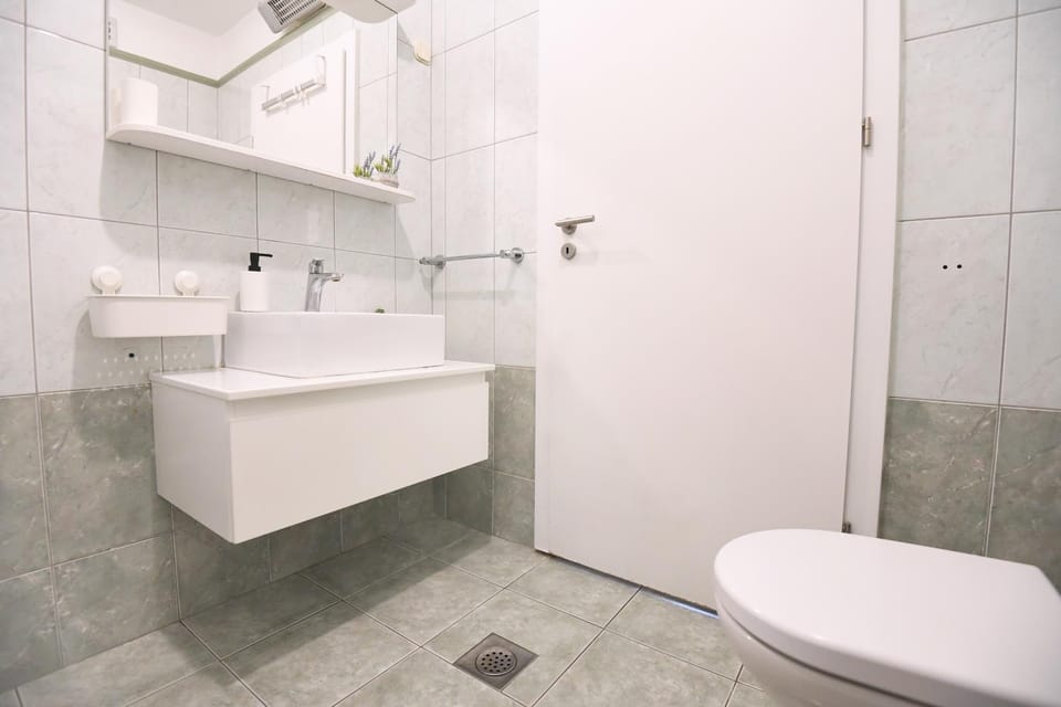 Apartment Višnjik- free private parking Apartment in Zadar