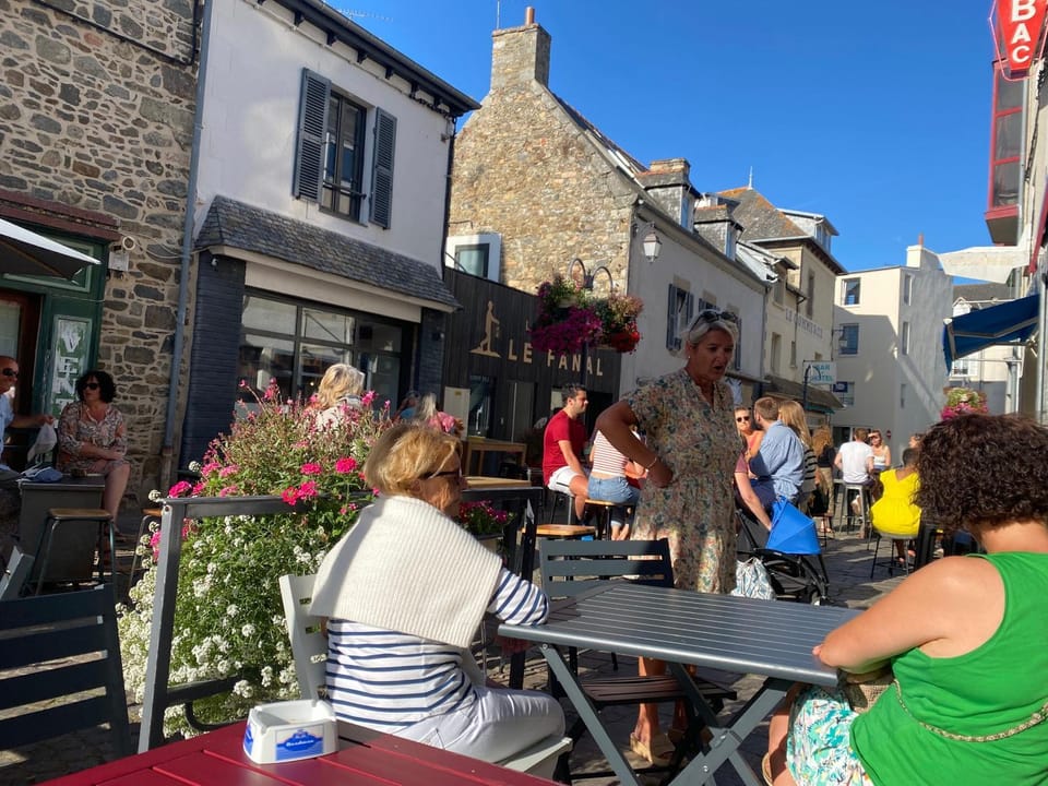 Property building, Lounge or bar