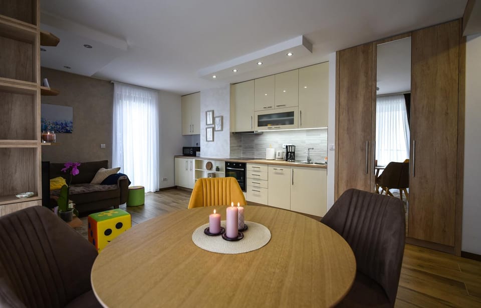 Living room, Dining area